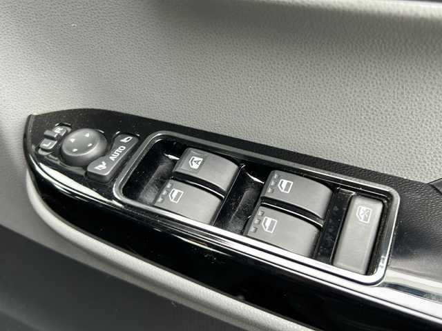 ダイハツ タント カスタム RS 岐阜県 2019(令1)年 4.4万km ブラックマイカメタリック 登録時走行距離43172km/純正９インチナビ/両側パワースライドドア/バックカメラ/プッシュスタート/スマートキー/スペアキー/ＬＥＤヘッドライト/フォグランプ/オートライト/ドライブレコーダー/前後コーナーセンサー/禁煙車/ハーフレザーシート/シートヒーター/ビルトインETC/純正15インチアルミホイール/純正フロアマット/後席サンシェード/ドアバイザー/衝突被害軽減システム