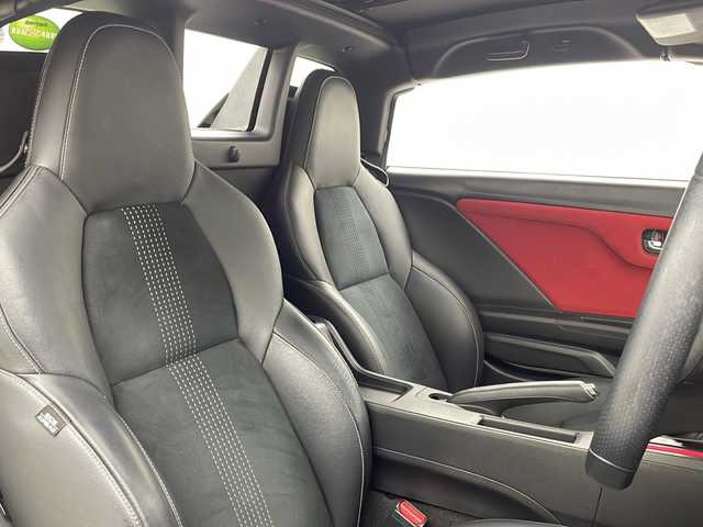 ホンダ Ｓ６６０ α 栃木県 2016(平28)年 9.2万km プレミアムスターホワイトパール ModuloXフロントフェイスキット(純正オプション￥110/000)/LEDフォグライト(純正オプション￥44/000)/ロッソモデロマフラー(￥99/000相当)/ロールトップ(赤)/バックカメラ/ETC/クルーズコントロール/パドルシフト/ハーフレザーシート(合皮)/本革巻きステアリングホイール/LEDヘッドライト/オートライト/純正インチアルミホイール(F:15インチ・R:16インチ)/フロアマット/USBソケット×1/HDMI端子×1/手動格納ドアミラー/サイドエアバッグ/スマートキー×1本/フロアマット/横滑り防止装置/ロールトップ黒、純正マフラー別途有/保証書