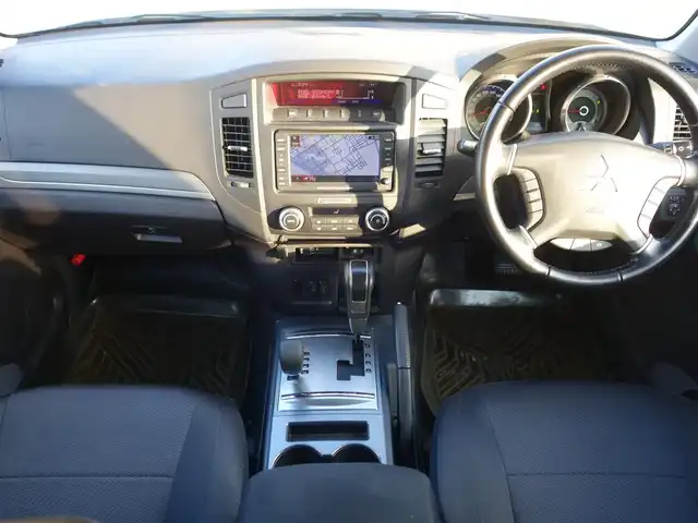 三菱 パジェロ ロング エクシード 山形県 2010(平22)年 10.6万km ウォームホワイトパール 4WD/ディーゼル/純正フリップダウンモニター/ロックフォードプレミアムサウンド/純正メモリナビ/　　【CD DVD BT フルセグ USB MSV】/バックカメラ/クルーズコントロール/HIDオートヘッドライト/シートヒーター/純正17インチアルミホイール/ステアリングスイッチ/MTモード付AT/ターボ/電動格納ウィンカーミラー/フォグランプ/リモコンキー/ETC