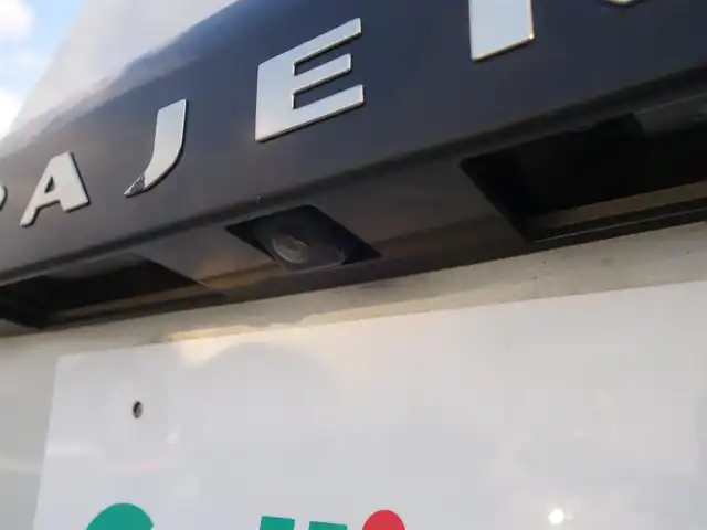 三菱 パジェロ ロング エクシード 山形県 2010(平22)年 10.6万km ウォームホワイトパール 4WD/ディーゼル/純正フリップダウンモニター/ロックフォードプレミアムサウンド/純正メモリナビ/　　【CD DVD BT フルセグ USB MSV】/バックカメラ/クルーズコントロール/HIDオートヘッドライト/シートヒーター/純正17インチアルミホイール/ステアリングスイッチ/MTモード付AT/ターボ/電動格納ウィンカーミラー/フォグランプ/リモコンキー/ETC