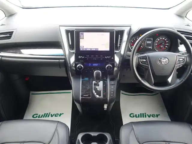 トヨタ アルファード S 山形県 2021(令3)年 5.6万km ホワイトパールクリスタルシャイン ４WD/衝突軽減/純正メモリナビ/　　【BT　フルセグ　USB　Miracast】/バックカメラ/両側パワースライドドア/アダプティブクルーズコントロール/LEDオートライト/オートハイビーム/フォグランプ/レザーシートカバー/純正18インチアルミホイール/ドライブレコーダー/コーナーセンサー/アイドリングストップ/MTモード付AT/ステアリングスイッチ/フロアマット/スマートキー/ETC