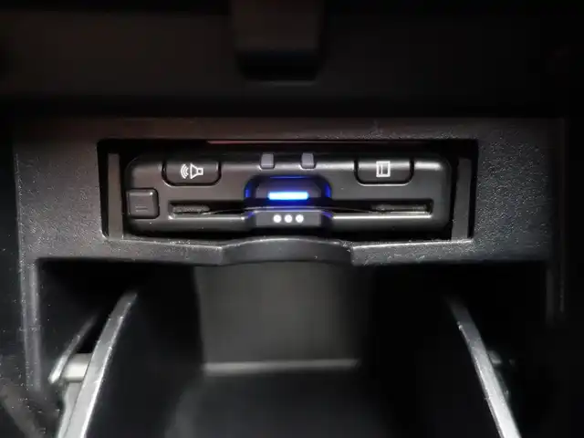 トヨタ アルファード S 山形県 2021(令3)年 5.6万km ホワイトパールクリスタルシャイン ４WD/衝突軽減/純正メモリナビ/　　【BT　フルセグ　USB　Miracast】/バックカメラ/両側パワースライドドア/アダプティブクルーズコントロール/LEDオートライト/オートハイビーム/フォグランプ/レザーシートカバー/純正18インチアルミホイール/ドライブレコーダー/コーナーセンサー/アイドリングストップ/MTモード付AT/ステアリングスイッチ/フロアマット/スマートキー/ETC