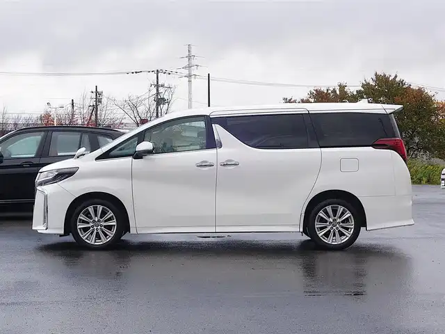 トヨタ アルファード S 山形県 2021(令3)年 5.6万km ホワイトパールクリスタルシャイン ４WD/衝突軽減/純正メモリナビ/　　【BT　フルセグ　USB　Miracast】/バックカメラ/両側パワースライドドア/アダプティブクルーズコントロール/LEDオートライト/オートハイビーム/フォグランプ/レザーシートカバー/純正18インチアルミホイール/ドライブレコーダー/コーナーセンサー/アイドリングストップ/MTモード付AT/ステアリングスイッチ/フロアマット/スマートキー/ETC
