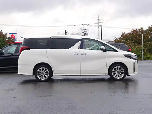 トヨタ アルファード S 山形県 2021(令3)年 5.6万km ホワイトパールクリスタルシャイン ４WD/衝突軽減/純正メモリナビ/　　【BT　フルセグ　USB　Miracast】/バックカメラ/両側パワースライドドア/アダプティブクルーズコントロール/LEDオートライト/オートハイビーム/フォグランプ/レザーシートカバー/純正18インチアルミホイール/ドライブレコーダー/コーナーセンサー/アイドリングストップ/MTモード付AT/ステアリングスイッチ/フロアマット/スマートキー/ETC