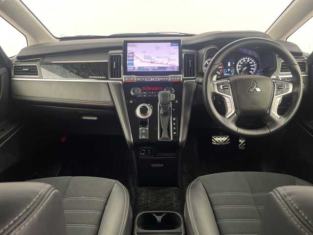 三菱 デリカＤ：５ シャモニー 埼玉県 2024(令6)年 0.8万km グラファイトグレーメタリック/ブラックマイカ 社外11インチナビ　EX11NX/(Bluetooth/HDMI/USB/CD/DVD/AM/FM)/地デジフルセグ/全方位カメラ/ETC/アダプティブクルーズコントロール/衝突軽減ブレーキ/車線逸脱警報/パワーバックドア/ステアリングヒーター/運転席・助手席シートヒーター/パドルシフト/アイドリングストップ/プッシュスタート/ステアリングリモコン/フロントフォグランプ/ウィンカーミラー/純正フロアマット/純正ドアバイザー/純正18インチアルミホイール