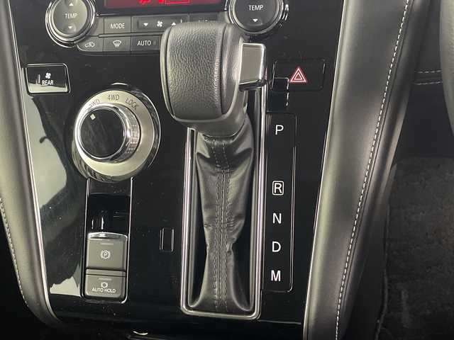 三菱 デリカＤ：５ シャモニー 埼玉県 2024(令6)年 0.8万km グラファイトグレーメタリック/ブラックマイカ 社外11インチナビ　EX11NX/(Bluetooth/HDMI/USB/CD/DVD/AM/FM)/地デジフルセグ/全方位カメラ/ETC/アダプティブクルーズコントロール/衝突軽減ブレーキ/車線逸脱警報/パワーバックドア/ステアリングヒーター/運転席・助手席シートヒーター/パドルシフト/アイドリングストップ/プッシュスタート/ステアリングリモコン/フロントフォグランプ/ウィンカーミラー/純正フロアマット/純正ドアバイザー/純正18インチアルミホイール