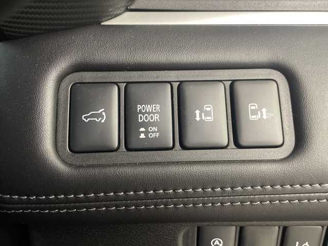 三菱 デリカＤ：５ シャモニー 埼玉県 2024(令6)年 0.8万km グラファイトグレーメタリック/ブラックマイカ 社外11インチナビ　EX11NX/(Bluetooth/HDMI/USB/CD/DVD/AM/FM)/地デジフルセグ/全方位カメラ/ETC/アダプティブクルーズコントロール/衝突軽減ブレーキ/車線逸脱警報/パワーバックドア/ステアリングヒーター/運転席・助手席シートヒーター/パドルシフト/アイドリングストップ/プッシュスタート/ステアリングリモコン/フロントフォグランプ/ウィンカーミラー/純正フロアマット/純正ドアバイザー/純正18インチアルミホイール