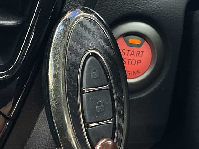 日産 ジューク 15RX Vセレクション 群馬県 2016(平28)年 6.3万km スーパーブラック 純正７型ナビ　フルセグＴＶ　全周囲カメラ　衝突被害軽減システム　アイドリングストップ機能　プッシュスタート　ステアリングスイッチ　横滑り防止機能　オートエアコン　キセノンオートライト　ＥＴＣ