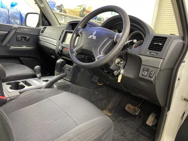 三菱 パジェロ ロング GR 道央・札幌 2012(平24)年 9万km ウォームホワイトパール ・4WD/・ディーゼルターボ/・社外メモリナビ/・CD/DVD/SD/フルセグTV/・Bluetooth接続/・バックカメラ/ETC/・社外エンジンスターター/・センターデフロック/・横滑り防止装置/・HIDヘッドライト/フォグランプ/・ヘッドライトレベライザー/・MTモード付AT/・シートヒーター/・電動格納ミラー/・積込冬タイヤ社外AWセット