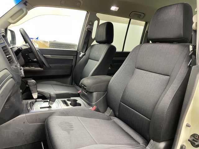 三菱 パジェロ ロング GR 道央・札幌 2012(平24)年 9万km ウォームホワイトパール ・4WD/・ディーゼルターボ/・社外メモリナビ/・CD/DVD/SD/フルセグTV/・Bluetooth接続/・バックカメラ/ETC/・社外エンジンスターター/・センターデフロック/・横滑り防止装置/・HIDヘッドライト/フォグランプ/・ヘッドライトレベライザー/・MTモード付AT/・シートヒーター/・電動格納ミラー/・積込冬タイヤ社外AWセット