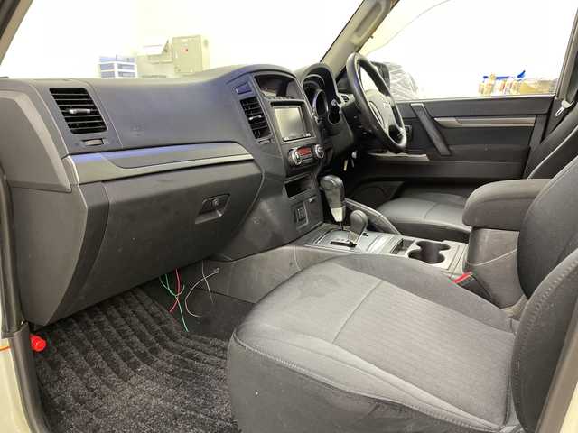 三菱 パジェロ ロング GR 道央・札幌 2012(平24)年 9万km ウォームホワイトパール ・4WD/・ディーゼルターボ/・社外メモリナビ/・CD/DVD/SD/フルセグTV/・Bluetooth接続/・バックカメラ/ETC/・社外エンジンスターター/・センターデフロック/・横滑り防止装置/・HIDヘッドライト/フォグランプ/・ヘッドライトレベライザー/・MTモード付AT/・シートヒーター/・電動格納ミラー/・積込冬タイヤ社外AWセット