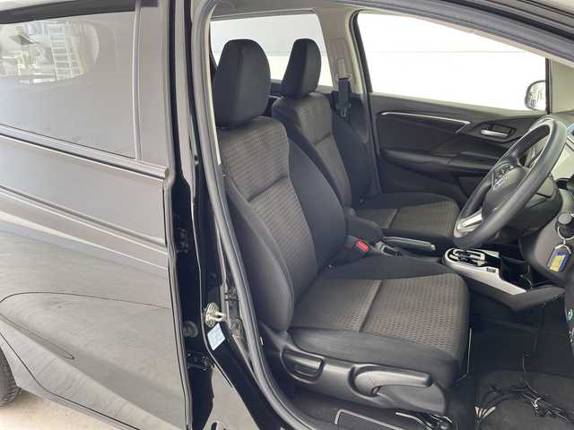 ホンダ フィット ハイブリット F 愛知県 2017(平29)年 5.3万km クリスタルブラックパール ホンダセンシング/純正ナビ/レーダークルーズコントロール/バックカメラ/純正アルミホイール/ＥＴＣ/レーンキープアシスト/オートライト/ドライブレコーダー/ステアリングスイッチ/スマートキー/プッシュスタート