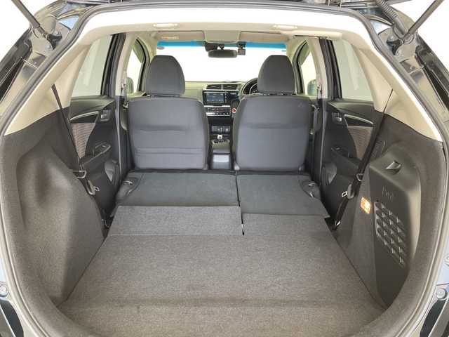 ホンダ フィット ハイブリット F 愛知県 2017(平29)年 5.3万km クリスタルブラックパール ホンダセンシング/純正ナビ/レーダークルーズコントロール/バックカメラ/純正アルミホイール/ＥＴＣ/レーンキープアシスト/オートライト/ドライブレコーダー/ステアリングスイッチ/スマートキー/プッシュスタート