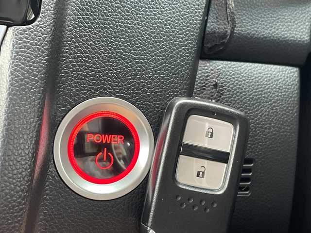 ホンダ フィット ハイブリット F 愛知県 2017(平29)年 5.3万km クリスタルブラックパール ホンダセンシング/純正ナビ/レーダークルーズコントロール/バックカメラ/純正アルミホイール/ＥＴＣ/レーンキープアシスト/オートライト/ドライブレコーダー/ステアリングスイッチ/スマートキー/プッシュスタート