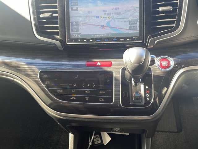 ホンダ オデッセイ アブソルート・EXホンダセンジング 京都府 2016(平28)年 6万km クリスタルブラックパール 純正８インチナビ　Ｂｌｕｅｔｏｏｔｈオーディオ　ＤＶＤ再生　フルセグ　バックカメラ　アダプティブクルーズコントロール　ブラインドスポットモニター　ビルトインＥＴＣ　ＬＥＤヘッドライト　電動シート