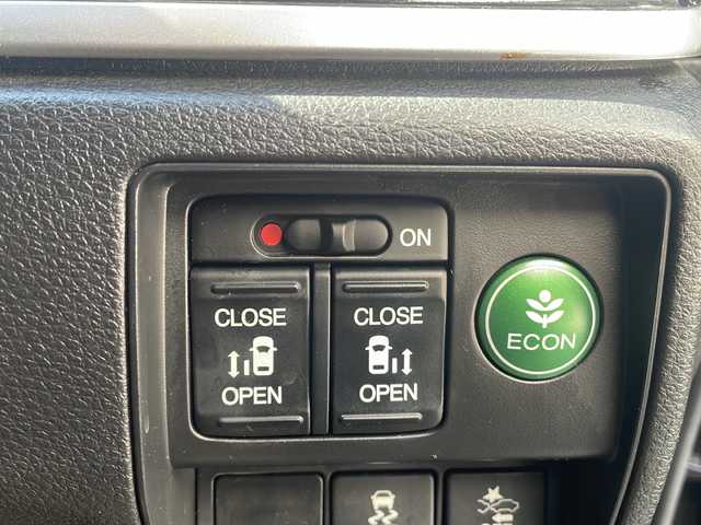 ホンダ オデッセイ アブソルート・EXホンダセンジング 京都府 2016(平28)年 6万km クリスタルブラックパール 純正８インチナビ　Ｂｌｕｅｔｏｏｔｈオーディオ　ＤＶＤ再生　フルセグ　バックカメラ　アダプティブクルーズコントロール　ブラインドスポットモニター　ビルトインＥＴＣ　ＬＥＤヘッドライト　電動シート