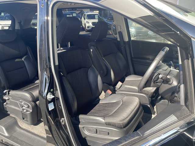 ホンダ オデッセイ アブソルート・EXホンダセンジング 京都府 2016(平28)年 6万km クリスタルブラックパール 純正８インチナビ　Ｂｌｕｅｔｏｏｔｈオーディオ　ＤＶＤ再生　フルセグ　バックカメラ　アダプティブクルーズコントロール　ブラインドスポットモニター　ビルトインＥＴＣ　ＬＥＤヘッドライト　電動シート