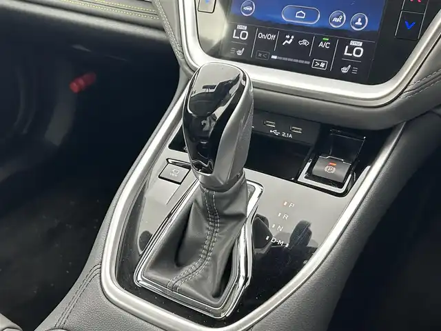 スバル アウトバック X－ブレイクEX 熊本県 2023(令5)年 4.7万km クリスタルホワイトP 4WD/メーカー純正ナビ(ApplCarPlay・AndroidAuto・フルセグ・BT・AUX・USB）/バック/フロントカメラ/社外前後ドライブレコーダー/アイサイト/・プリクラッシュセーフティ/・レーンキープアシスト/・アダブティブクルーズコントロール/・ステアリング連動ヘッドライト/・アダブティブドライビングビーム/・前後誤発進抑制/・先行車発進お知らせ/・ドライバーモニタリングシステム/・アクティブレーンチェンジアシスト/横滑り防止/前席シートヒーター/前席パワーシート/ステアリングヒーター/電動パーキングブレーキ/ブレーキホールド/純正フロアマット/純正１８インチAW/オートライト/LEDヘッドライト/フォグライト/スマートキー/プッシュスタート/ルーフレール/保証書/取扱説明書