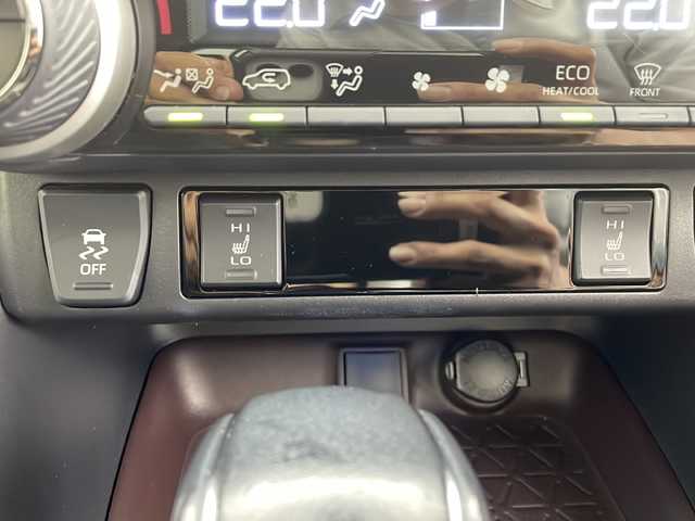 トヨタ ＲＡＶ４ G 鹿児島県 2020(令2)年 3.8万km ホワイトパールクリスタルシャイン 4WD/ルーフレール/衝突被害軽減システム/純正9型ナビ/（フルセグTV BT AM FM）/バックカメラ/レーダークルーズコントロール/レザーシート/シートヒーターD＋N/パワーシートD席/純正AW/純正フロアマット/オートマチックハイビーム/ステアリングリモコン/ビルドインＥＴC/ブラインドスポットモニター/ステアリングヒーター/レーンキープアシスト