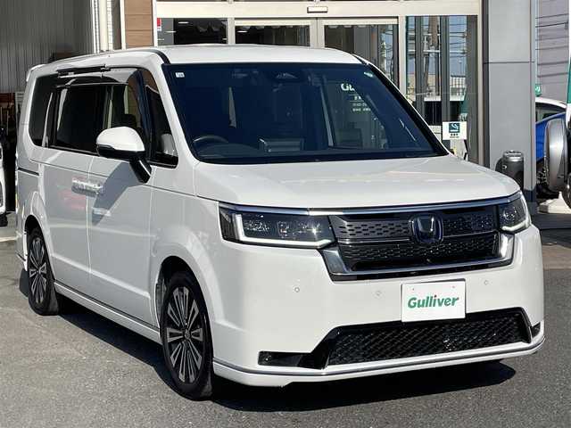 ホンダ ステップワゴン スパーダ eHEV プレミアムライン 埼玉県 2022(令4)年 2.2万km プラチナホワイトパール ワンオーナー/両側パワースライドドア/フリップダウンモニター/純正11.4インチナビ(LXM-237VFLi)/・フルセグTV/・全方位カメラ/・Bluetoth/・CD/DVD再生可能/・USBポート/HDMIポート/・前後ドライブレコーダー/アダプティブクルーズコントロール/シートヒーター/ETC/デジタルインナーミラー/レーダー（SUPERCAT）