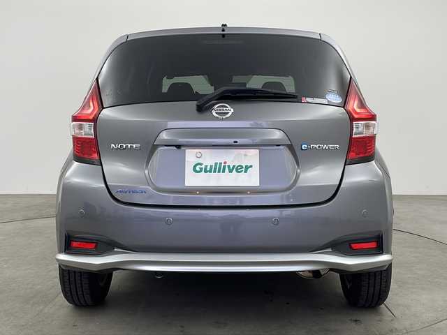 日産 ノート e－パワーオーテック 兵庫県 2018(平30)年 1.1万km ダークメタルグレー ・純正SDナビ&TV&Bluetooth&CD&DVD&SD&USB/・アラウンドビューモニター/・エマージェンシーブレーキ/・レーダークルーズコントロール/・レーンキープアシスト/・前後コーナーセンサー/・ABS/・横滑り防止機能（VDC）/・盗難防止装置/・LEDライト/・オートライト/・ナビ連動ドライブレコーダー/・デジタルインナーミラー/・純正フロアマット/・純正アルミホイール/・LEDヘッドライト/・AACエアコン/・ETC/・スマートキー/・スペアキー/・Wエアバック/・プッシュスタート/・記録簿/・保証書/・取扱説明書