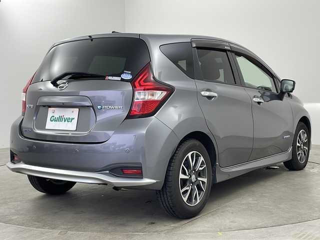 日産 ノート e－パワーオーテック 兵庫県 2018(平30)年 1.1万km ダークメタルグレー ・純正SDナビ&TV&Bluetooth&CD&DVD&SD&USB/・アラウンドビューモニター/・エマージェンシーブレーキ/・レーダークルーズコントロール/・レーンキープアシスト/・前後コーナーセンサー/・ABS/・横滑り防止機能（VDC）/・盗難防止装置/・LEDライト/・オートライト/・ナビ連動ドライブレコーダー/・デジタルインナーミラー/・純正フロアマット/・純正アルミホイール/・LEDヘッドライト/・AACエアコン/・ETC/・スマートキー/・スペアキー/・Wエアバック/・プッシュスタート/・記録簿/・保証書/・取扱説明書