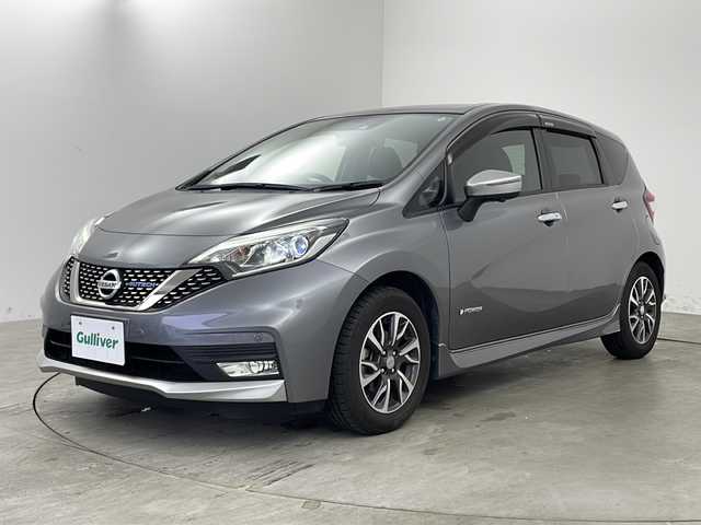 日産 ノート e－パワーオーテック 兵庫県 2018(平30)年 1.1万km ダークメタルグレー ・純正SDナビ&TV&Bluetooth&CD&DVD&SD&USB/・アラウンドビューモニター/・エマージェンシーブレーキ/・レーダークルーズコントロール/・レーンキープアシスト/・前後コーナーセンサー/・ABS/・横滑り防止機能（VDC）/・盗難防止装置/・LEDライト/・オートライト/・ナビ連動ドライブレコーダー/・デジタルインナーミラー/・純正フロアマット/・純正アルミホイール/・LEDヘッドライト/・AACエアコン/・ETC/・スマートキー/・スペアキー/・Wエアバック/・プッシュスタート/・記録簿/・保証書/・取扱説明書