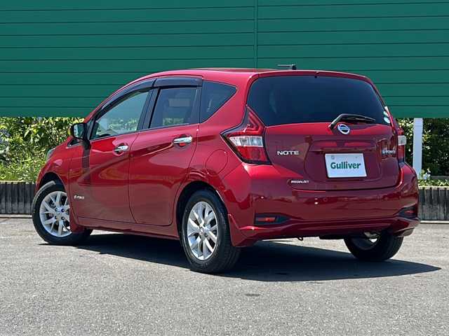 日産 ノート e－パワー メダリスト 茨城県 2017(平29)年 0.8万km ガーネットレッド 社外ナビゲーション/CD/DVD/Bluetooth/フルセグ/アラウンドビューモニター/横滑り防止装置/エマージェンシーブレーキ/レーンキープアシスト/プッシュスタート/スマートキー/ETC/前方ドライブレコーダー/ハーフレザーシート/純正15インチAW/オートライト/LEDヘッドライト/保証書、取扱説明書