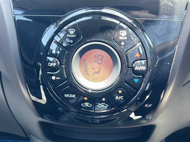 日産 ノート e－パワー メダリスト 茨城県 2017(平29)年 0.8万km ガーネットレッド 社外ナビゲーション/CD/DVD/Bluetooth/フルセグ/アラウンドビューモニター/横滑り防止装置/エマージェンシーブレーキ/レーンキープアシスト/プッシュスタート/スマートキー/ETC/前方ドライブレコーダー/ハーフレザーシート/純正15インチAW/オートライト/LEDヘッドライト/保証書、取扱説明書