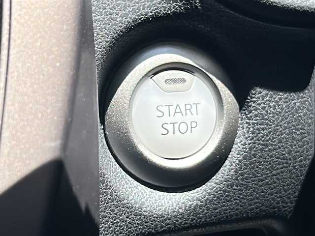 日産 ノート e－パワー メダリスト 茨城県 2017(平29)年 0.8万km ガーネットレッド 社外ナビゲーション/CD/DVD/Bluetooth/フルセグ/アラウンドビューモニター/横滑り防止装置/エマージェンシーブレーキ/レーンキープアシスト/プッシュスタート/スマートキー/ETC/前方ドライブレコーダー/ハーフレザーシート/純正15インチAW/オートライト/LEDヘッドライト/保証書、取扱説明書