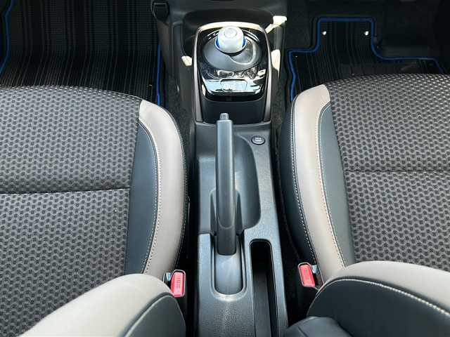 日産 ノート e－パワー メダリスト 茨城県 2017(平29)年 0.8万km ガーネットレッド 社外ナビゲーション/CD/DVD/Bluetooth/フルセグ/アラウンドビューモニター/横滑り防止装置/エマージェンシーブレーキ/レーンキープアシスト/プッシュスタート/スマートキー/ETC/前方ドライブレコーダー/ハーフレザーシート/純正15インチAW/オートライト/LEDヘッドライト/保証書、取扱説明書