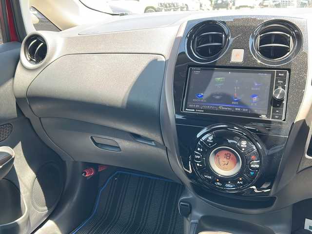 日産 ノート e－パワー メダリスト 茨城県 2017(平29)年 0.8万km ガーネットレッド 社外ナビゲーション/CD/DVD/Bluetooth/フルセグ/アラウンドビューモニター/横滑り防止装置/エマージェンシーブレーキ/レーンキープアシスト/プッシュスタート/スマートキー/ETC/前方ドライブレコーダー/ハーフレザーシート/純正15インチAW/オートライト/LEDヘッドライト/保証書、取扱説明書