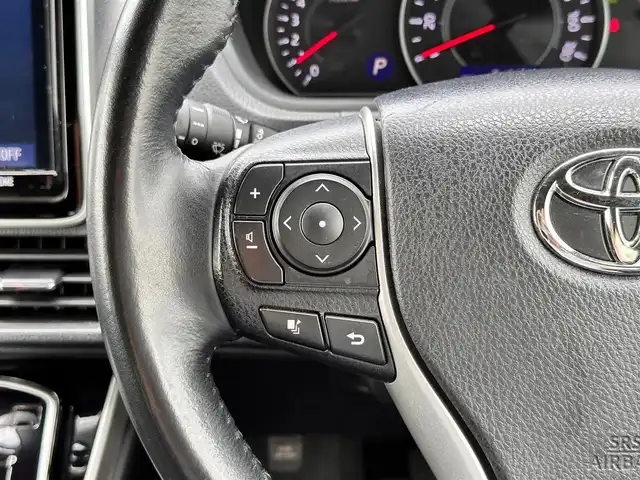 トヨタ ヴォクシー ZS 煌Ⅱ 宮城県 2020(令2)年 3.2万km ブラッキッシュアゲハガラスフレーク セーフティセンス/・プリクラッシュセーフティ/・レーンディパーチャーアラート/・オートマチックハイビーム/先行車発進告知機能/インテリジェントクリアランスソナー/純正フリップダウンモニター（V12T-R68C）/純正9インチナビ（NSZT-Y68T）/・CD/DVD/・Bluetooth/・フルセグTV/バックカメラ/ビルトインETC/ドライブレコーダー/両側パワースライドドア/革巻きステアリング/クルーズコントロール/ステアリングスイッチ/LEDヘッドランプ/フォグランプ/オートライト/スマートキー＆プッシュスタート/スペアキー/電動格納ミラー/純正16インチAW/純正フロアマット/純正ドアバイザー/Wエアバッグ
