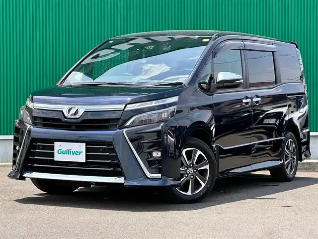 トヨタ ヴォクシー ZS 煌Ⅱ 宮城県 2020(令2)年 3.2万km ブラッキッシュアゲハガラスフレーク セーフティセンス/・プリクラッシュセーフティ/・レーンディパーチャーアラート/・オートマチックハイビーム/先行車発進告知機能/インテリジェントクリアランスソナー/純正フリップダウンモニター（V12T-R68C）/純正9インチナビ（NSZT-Y68T）/・CD/DVD/・Bluetooth/・フルセグTV/バックカメラ/ビルトインETC/ドライブレコーダー/両側パワースライドドア/革巻きステアリング/クルーズコントロール/ステアリングスイッチ/LEDヘッドランプ/フォグランプ/オートライト/スマートキー＆プッシュスタート/スペアキー/電動格納ミラー/純正16インチAW/純正フロアマット/純正ドアバイザー/Wエアバッグ