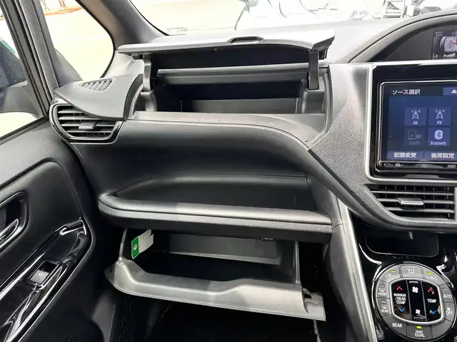 トヨタ ヴォクシー ZS 煌Ⅱ 宮城県 2020(令2)年 3.2万km ブラッキッシュアゲハガラスフレーク セーフティセンス/・プリクラッシュセーフティ/・レーンディパーチャーアラート/・オートマチックハイビーム/先行車発進告知機能/インテリジェントクリアランスソナー/純正フリップダウンモニター（V12T-R68C）/純正9インチナビ（NSZT-Y68T）/・CD/DVD/・Bluetooth/・フルセグTV/バックカメラ/ビルトインETC/ドライブレコーダー/両側パワースライドドア/革巻きステアリング/クルーズコントロール/ステアリングスイッチ/LEDヘッドランプ/フォグランプ/オートライト/スマートキー＆プッシュスタート/スペアキー/電動格納ミラー/純正16インチAW/純正フロアマット/純正ドアバイザー/Wエアバッグ
