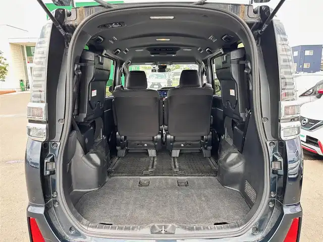 トヨタ ヴォクシー ZS 煌Ⅱ 宮城県 2020(令2)年 3.2万km ブラッキッシュアゲハガラスフレーク セーフティセンス/・プリクラッシュセーフティ/・レーンディパーチャーアラート/・オートマチックハイビーム/先行車発進告知機能/インテリジェントクリアランスソナー/純正フリップダウンモニター（V12T-R68C）/純正9インチナビ（NSZT-Y68T）/・CD/DVD/・Bluetooth/・フルセグTV/バックカメラ/ビルトインETC/ドライブレコーダー/両側パワースライドドア/革巻きステアリング/クルーズコントロール/ステアリングスイッチ/LEDヘッドランプ/フォグランプ/オートライト/スマートキー＆プッシュスタート/スペアキー/電動格納ミラー/純正16インチAW/純正フロアマット/純正ドアバイザー/Wエアバッグ