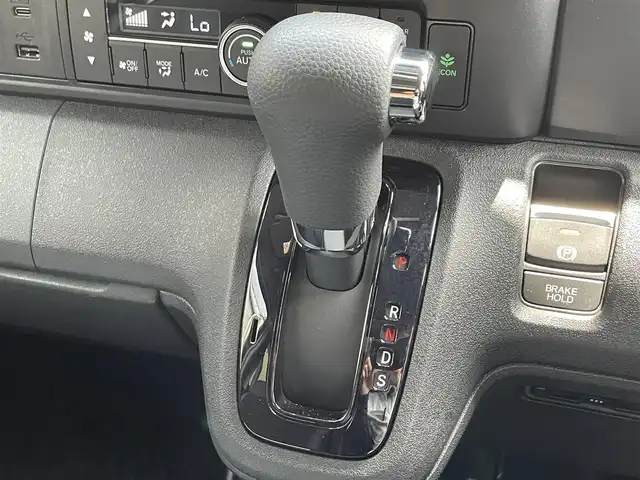 ホンダ Ｎ ＢＯＸ カスタム ターボ 滋賀県 2023(令5)年 0.8万km トワイライトミストブラックパール 禁煙車/純正9型ナビ/CD/DVD/Bluetooth/フルセグTV/ドラレコ/ETC/全方位カメラ/後席モニター/両側パワースライドドア/プッシュスタート/スペアキー/クルーズコントロール/ハーフレザーシート/ホンダセンシング/LEDヘッドライト/オートライト