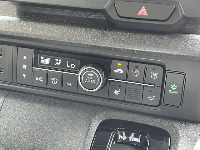 ホンダ Ｎ ＢＯＸ カスタム ターボ 滋賀県 2023(令5)年 0.8万km トワイライトミストブラックパール 禁煙車/純正9型ナビ/CD/DVD/Bluetooth/フルセグTV/ドラレコ/ETC/全方位カメラ/後席モニター/両側パワースライドドア/プッシュスタート/スペアキー/クルーズコントロール/ハーフレザーシート/ホンダセンシング/LEDヘッドライト/オートライト