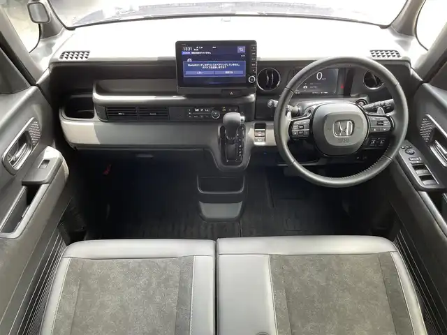 ホンダ Ｎ ＢＯＸ カスタム ターボ 滋賀県 2023(令5)年 0.8万km トワイライトミストブラックパール 禁煙車/純正9型ナビ/CD/DVD/Bluetooth/フルセグTV/ドラレコ/ETC/全方位カメラ/後席モニター/両側パワースライドドア/プッシュスタート/スペアキー/クルーズコントロール/ハーフレザーシート/ホンダセンシング/LEDヘッドライト/オートライト