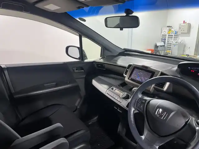 ホンダ フリード スパイク G ジャストセレクション 福岡県 2013(平25)年 10万km プレミアムスパークルブラックパール 社外７型SDナビ（ワンセグTV/CD/AM/FM）バックモニターETCフォグランプHIDヘッドライトスマートキー×２左側パワスラ電動格納ミラー横滑り防止