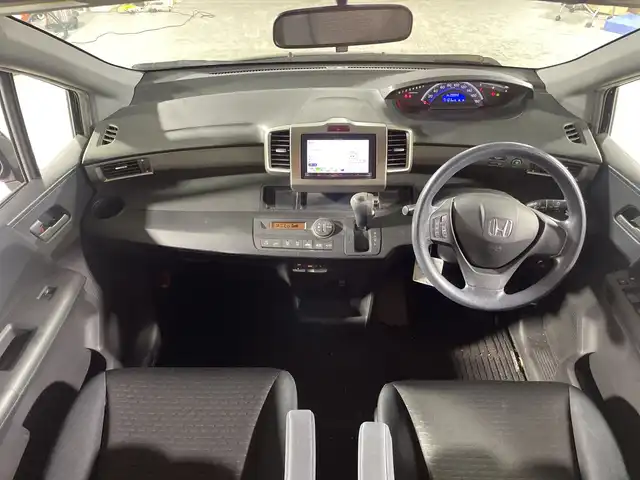 ホンダ フリード スパイク G ジャストセレクション 福岡県 2013(平25)年 10万km プレミアムスパークルブラックパール 社外７型SDナビ（ワンセグTV/CD/AM/FM）バックモニターETCフォグランプHIDヘッドライトスマートキー×２左側パワスラ電動格納ミラー横滑り防止