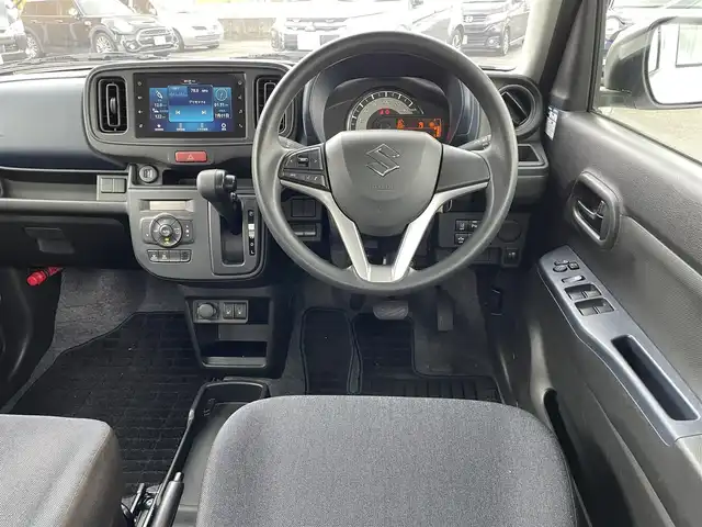 スズキ アルト L 静岡県 2023(令5)年 0.3万km ピュアホワイトP ワンオーナー/登録時2251キロ/純正ディスプレイオーディオ/USB/Bluetooth/バックカメラ/セーフティサポート（予防安全技術）/・デュアルカメラブレーキサポート/・誤発進抑制機能/・後方誤発進抑制機能/・車線逸脱警報機能/・ふらつき警報機能/・先行車発進お知らせ機能/・ハイビームアシスト/アイドリングストップ/LEDライト/前席シートヒーター/純正フロアマット/ドアバイザー/キーレス/スペアキー/新車時保証書/取扱説明書