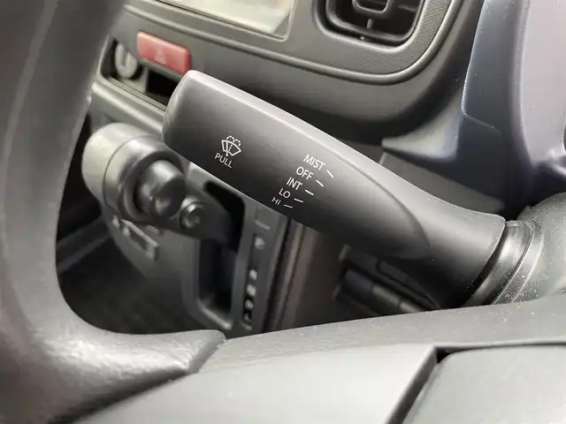 スズキ アルト L 静岡県 2023(令5)年 0.3万km ピュアホワイトP ワンオーナー/登録時2251キロ/純正ディスプレイオーディオ/USB/Bluetooth/バックカメラ/セーフティサポート（予防安全技術）/・デュアルカメラブレーキサポート/・誤発進抑制機能/・後方誤発進抑制機能/・車線逸脱警報機能/・ふらつき警報機能/・先行車発進お知らせ機能/・ハイビームアシスト/アイドリングストップ/LEDライト/前席シートヒーター/純正フロアマット/ドアバイザー/キーレス/スペアキー/新車時保証書/取扱説明書