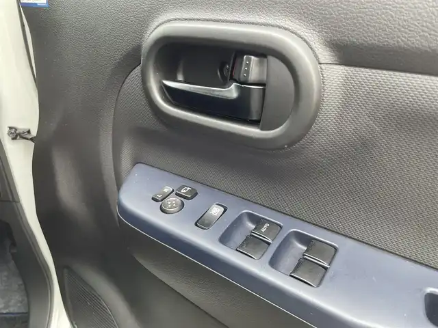 スズキ アルト L 静岡県 2023(令5)年 0.3万km ピュアホワイトP ワンオーナー/登録時2251キロ/純正ディスプレイオーディオ/USB/Bluetooth/バックカメラ/セーフティサポート（予防安全技術）/・デュアルカメラブレーキサポート/・誤発進抑制機能/・後方誤発進抑制機能/・車線逸脱警報機能/・ふらつき警報機能/・先行車発進お知らせ機能/・ハイビームアシスト/アイドリングストップ/LEDライト/前席シートヒーター/純正フロアマット/ドアバイザー/キーレス/スペアキー/新車時保証書/取扱説明書