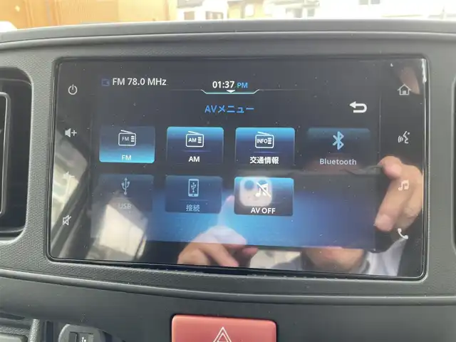 スズキ アルト L 静岡県 2023(令5)年 0.3万km ピュアホワイトP ワンオーナー/登録時2251キロ/純正ディスプレイオーディオ/USB/Bluetooth/バックカメラ/セーフティサポート（予防安全技術）/・デュアルカメラブレーキサポート/・誤発進抑制機能/・後方誤発進抑制機能/・車線逸脱警報機能/・ふらつき警報機能/・先行車発進お知らせ機能/・ハイビームアシスト/アイドリングストップ/LEDライト/前席シートヒーター/純正フロアマット/ドアバイザー/キーレス/スペアキー/新車時保証書/取扱説明書