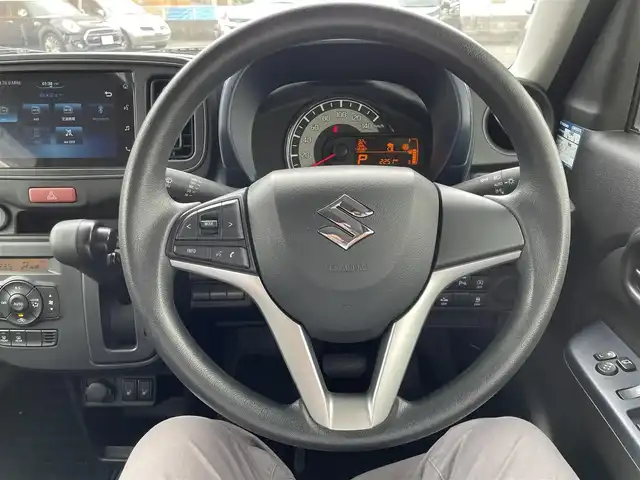 スズキ アルト L 静岡県 2023(令5)年 0.3万km ピュアホワイトP ワンオーナー/登録時2251キロ/純正ディスプレイオーディオ/USB/Bluetooth/バックカメラ/セーフティサポート（予防安全技術）/・デュアルカメラブレーキサポート/・誤発進抑制機能/・後方誤発進抑制機能/・車線逸脱警報機能/・ふらつき警報機能/・先行車発進お知らせ機能/・ハイビームアシスト/アイドリングストップ/LEDライト/前席シートヒーター/純正フロアマット/ドアバイザー/キーレス/スペアキー/新車時保証書/取扱説明書