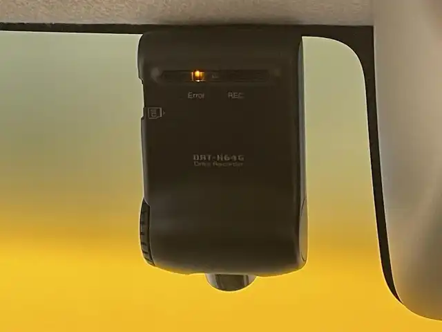 ダイハツ タント カスタム RS トップED SAⅡ 群馬県 2015(平27)年 5.7万km パールホワイトⅢ ダイハツスマートアシストII/・衝突回避支援ブレーキ/・車線逸脱警報機能/・横滑り防止/・オートライト/純正8インチメーカーナビ/　AM/FM/DVD/TV（フルセグ）/Bluetooth/ipod/純正15インチAW/純正フロアマット/純正ドライブレコーダー/ターボチャージャー/衝突安全ボディ/両側パワースライドドア/電動格納ミラー/アイドリングストップ/ビルトインETC/スマートキー/プッシュスタート/LEDヘッドランプ/全席ハーフレザーシート/本革巻きステアリング/ステアリングスイッチ/USB入力端子/HDML入力端子/AAC