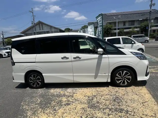 日産 セレナ ハイウェイスター V 京都府 2021(令3)年 4.1万km ブリリアントホワイトパール  スマートキー２個/ プッシュスタート/ 両側ハンズフリーパワースライドドア/ 全方位運転支援システム/ プロパイロット/ 純正10インチSDナビ/・　バックカメラ/・　フルセグ/CD/DVD/BTオーディオ/・　SD録音/ アルパイン12.8インチフリップダウンモニター/ ビルトインETC2.0/ アルパインデジタルインナーミラー型前後ドラレコ/ 前後ソナー/ クルーズコントロール/ ブラインドスポットモニター/ リヤオートエアコン/ ２列目３列目USB電源ソケット/ ２列目超ロングスライドシート/ LEDヘッドライト/ ステアリモコン/ 純正フロアマット/ ドアバイザー/ 車両取説/ 新車時保証書