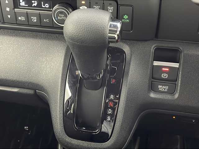 ホンダ Ｎ ＢＯＸ カスタム 千葉県 2024(令6)年 0.1万km プラチナホワイトパール 純正ナビ/　Bluetooth/フルセグTV/ホンダセンシング/レーダークルーズコントロール/レーンキープアシスト/衝突軽減ブレーキ/クリアランスソナー/先行車発進警報/標識認識機能/オートハイビーム/電動パーキング/オートホールド/前席シートヒーター/ETC/LEDヘッドライト/フロアマット/ロールサンシェード