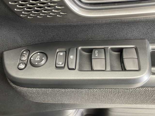 ホンダ Ｎ ＢＯＸ カスタム 千葉県 2024(令6)年 0.1万km プラチナホワイトパール 純正ナビ/　Bluetooth/フルセグTV/ホンダセンシング/レーダークルーズコントロール/レーンキープアシスト/衝突軽減ブレーキ/クリアランスソナー/先行車発進警報/標識認識機能/オートハイビーム/電動パーキング/オートホールド/前席シートヒーター/ETC/LEDヘッドライト/フロアマット/ロールサンシェード